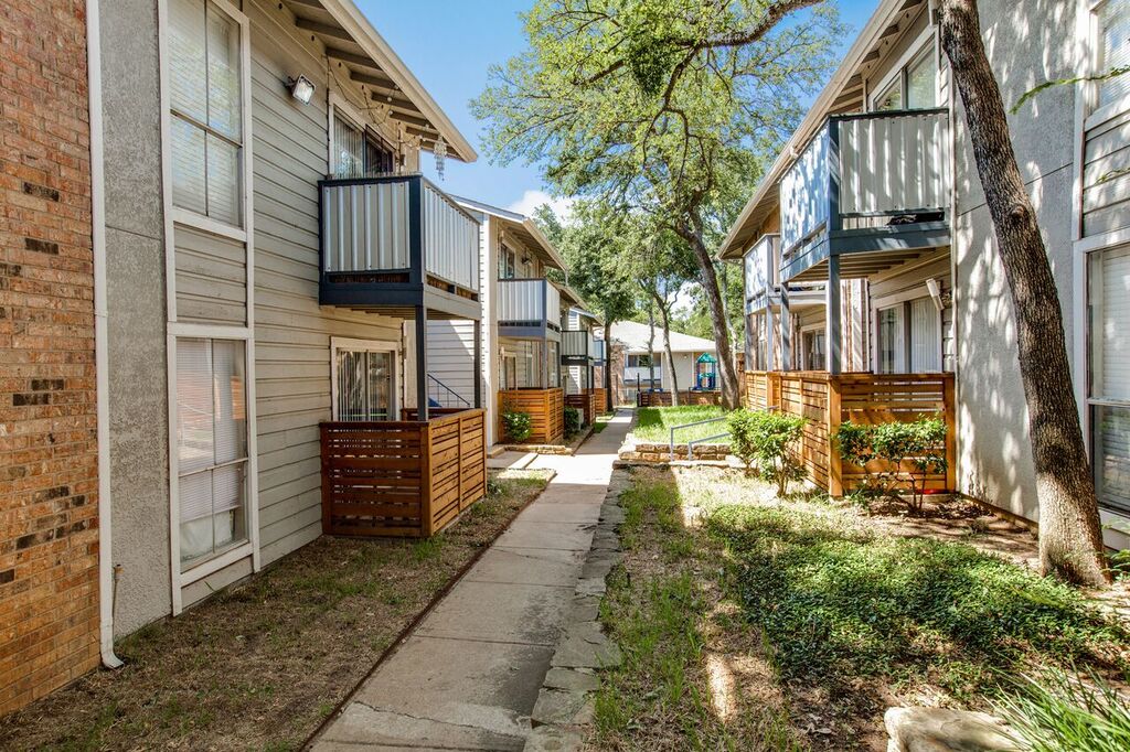 Residence at Arlington Apartment