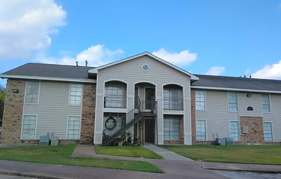 Parkview Village - Exterior - Photo 4 of 21