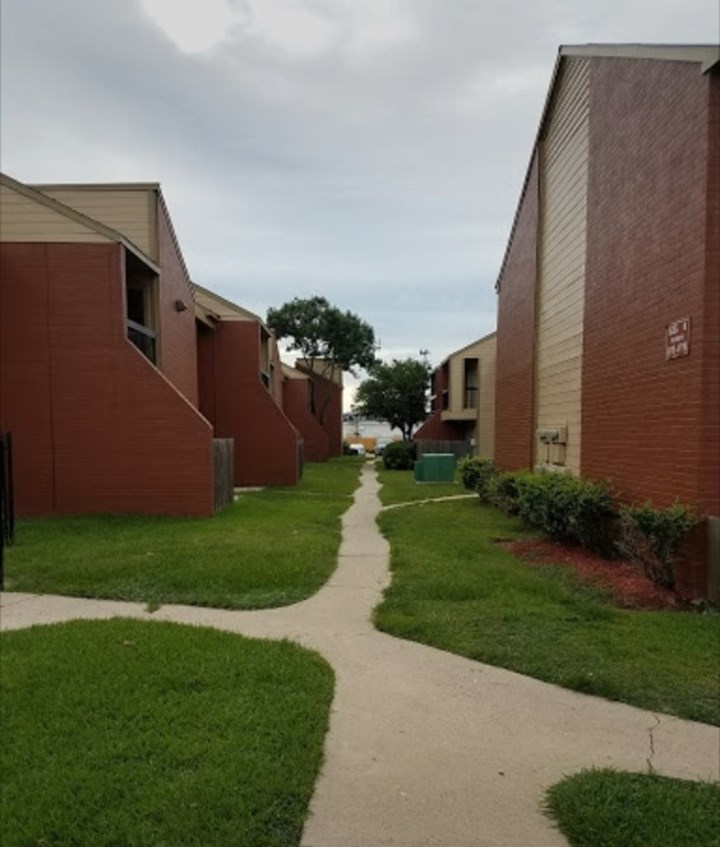 Coronado Park Houston 815+ for 1 & 2 Bed Apts