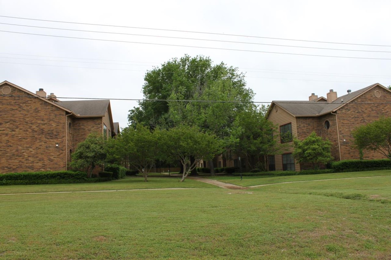 Norwood Place - Arlington, TX - Photo 1 of 7