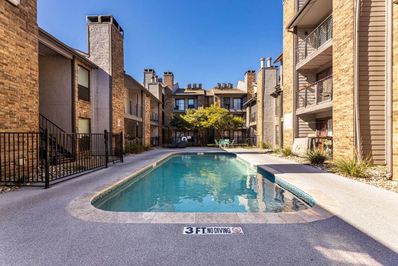 Lakewood on Henderson - Dallas, TX - Photo 1 of 22
