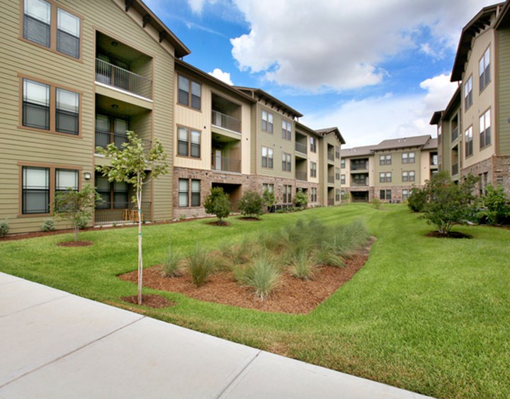 Queenston Manor Houston 1276+ for 1 & 2 Bed Apts