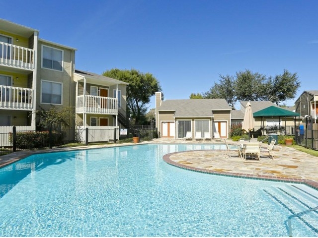 Parkway Parkgreen - Pool - Photo 6 of 30