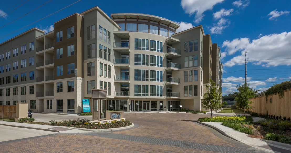Sola Uptown River Oaks Apartment