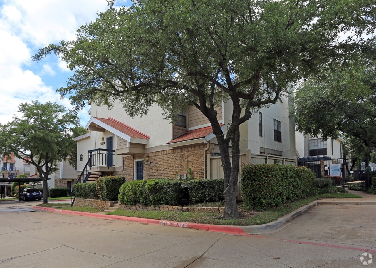 Fielder Crossing Condominiums - Exterior - Photo 3 of 28