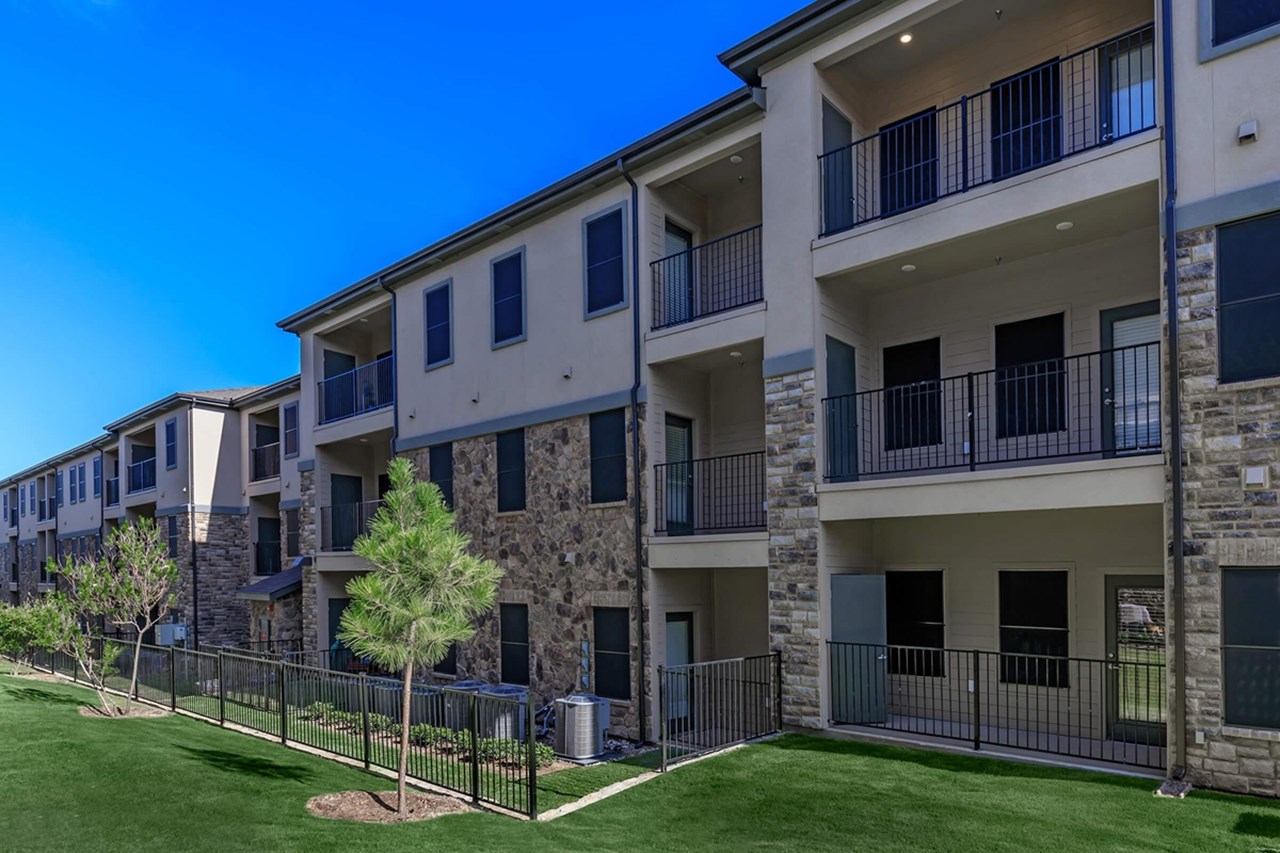 Prairie Gate I - Grand Prairie, TX - Photo 1 of 41