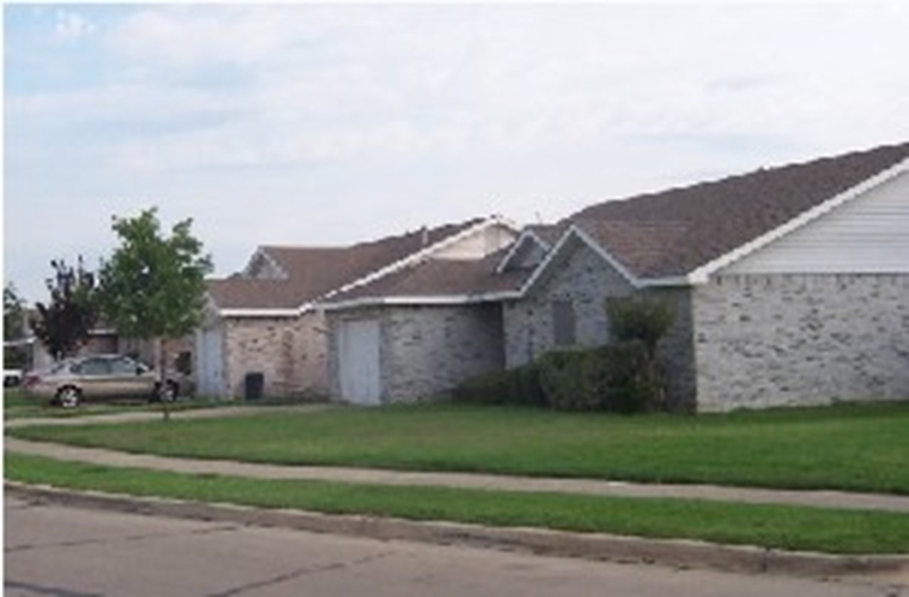 Breckenridge Village - Ennis, TX - Photo 1 of 4