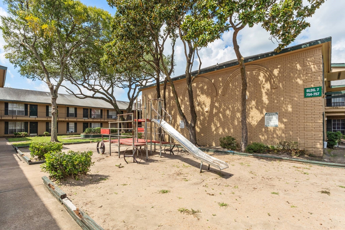 Park Pointe - Playground - Photo 6 of 15