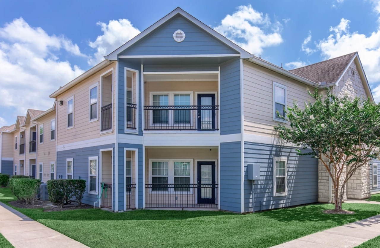 Residence at Lake Jackson - Lake Jackson, TX - Photo 1 of 43