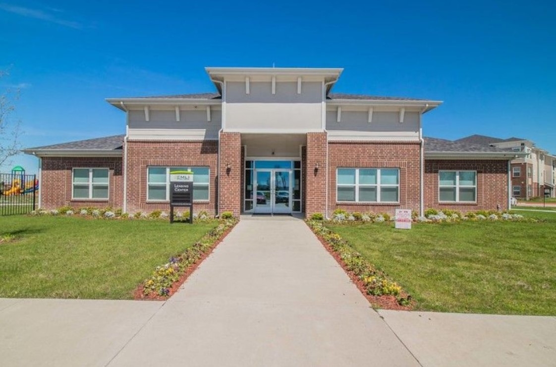 Emli at Liberty Crossing Wilmer View Floorplans, Photos & More