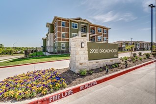 2900 Broadmoor Apartments Fort Worth Texas