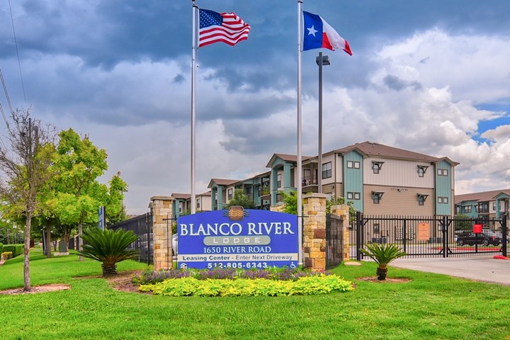 Blanco River Lodge Apartments
