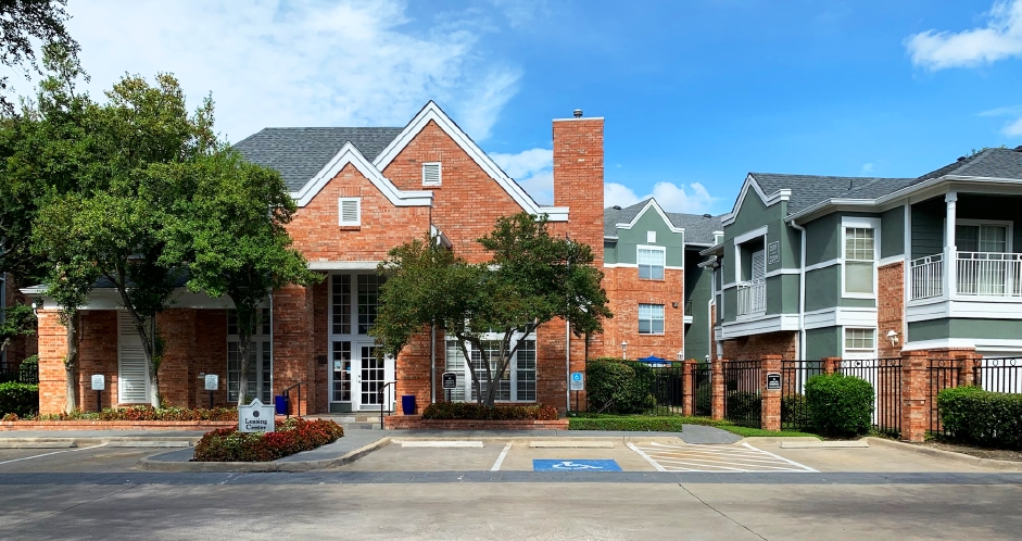 Kensington Square - Dallas, TX - Photo 1 of 33