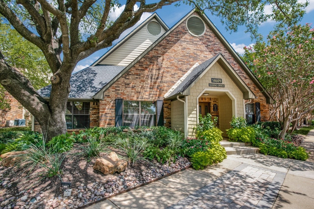 Centre Oaks - Fort Worth, TX - Photo 1 of 26