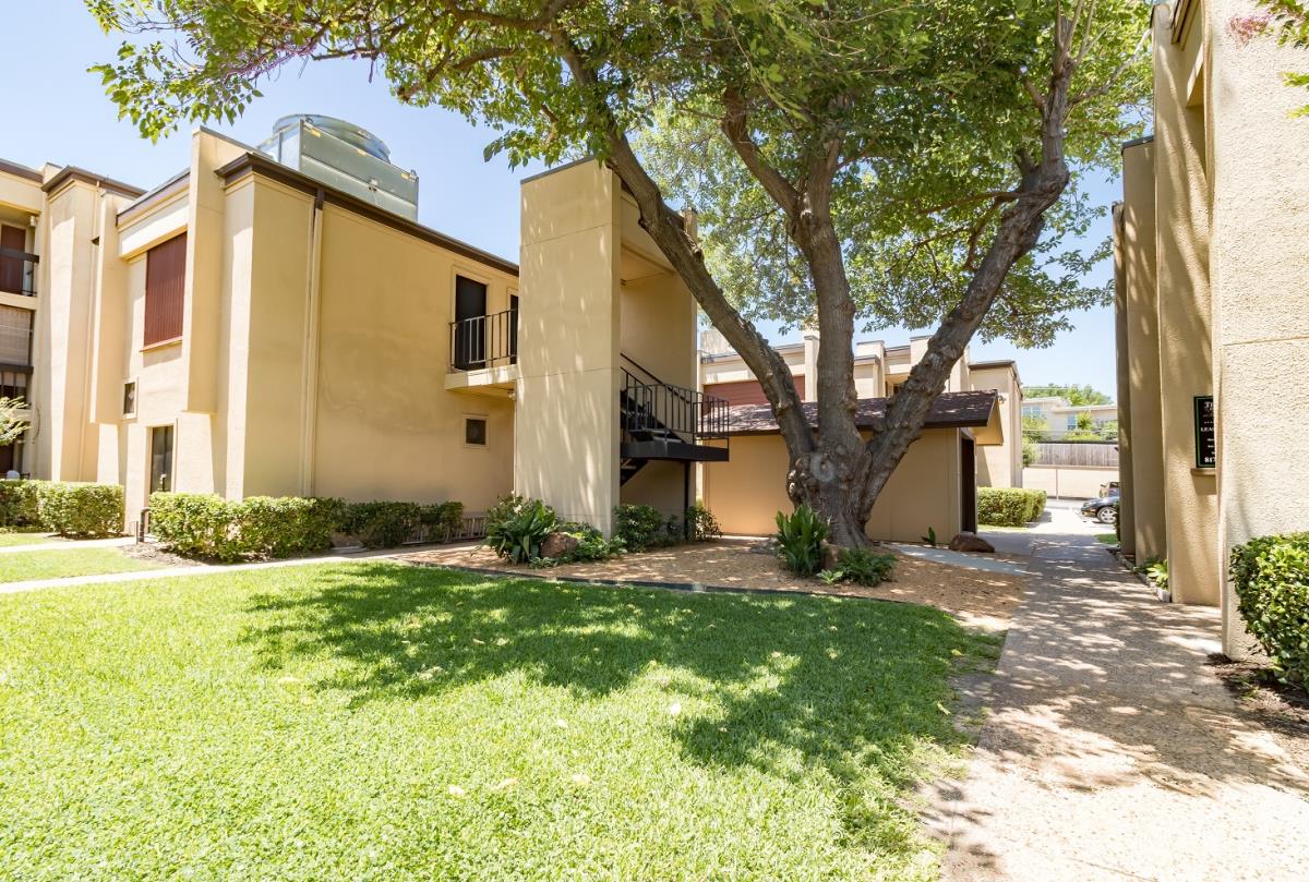 Woods of Ridgmar East Apartment