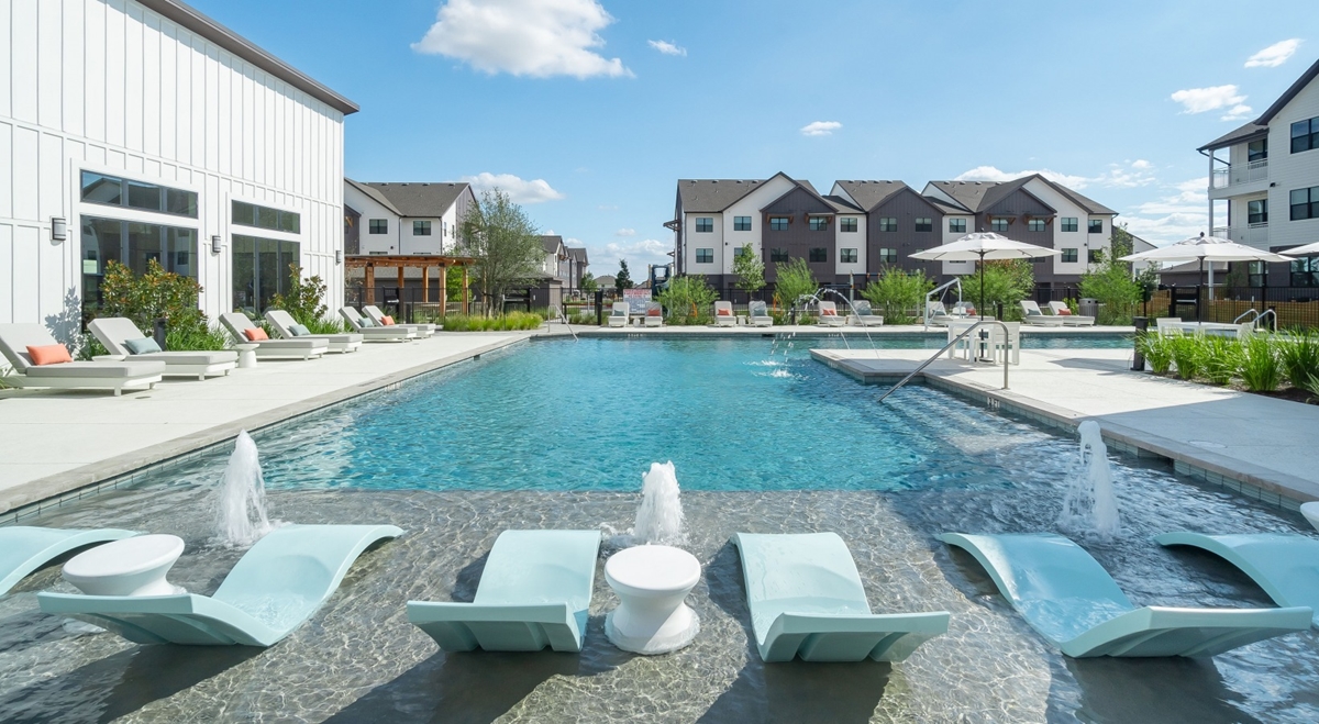 Abbey Haus - Pool - Photo 4 of 31
