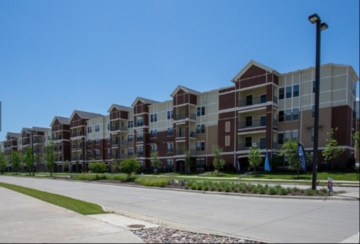 Luxe at Mercer Crossing Apartments