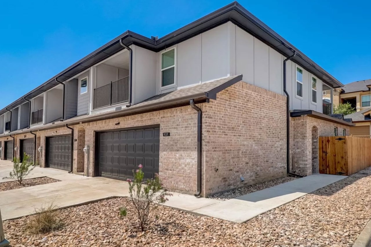 Magnolia - Burleson, TX - Photo 1 of 7