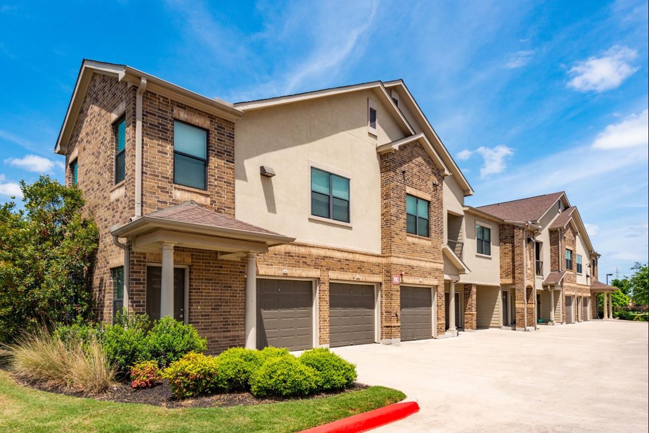 Cortland Sugar Land - Richmond, TX - Photo 1 of 18