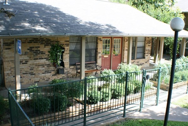 Stadium View Apartments - San Marcos