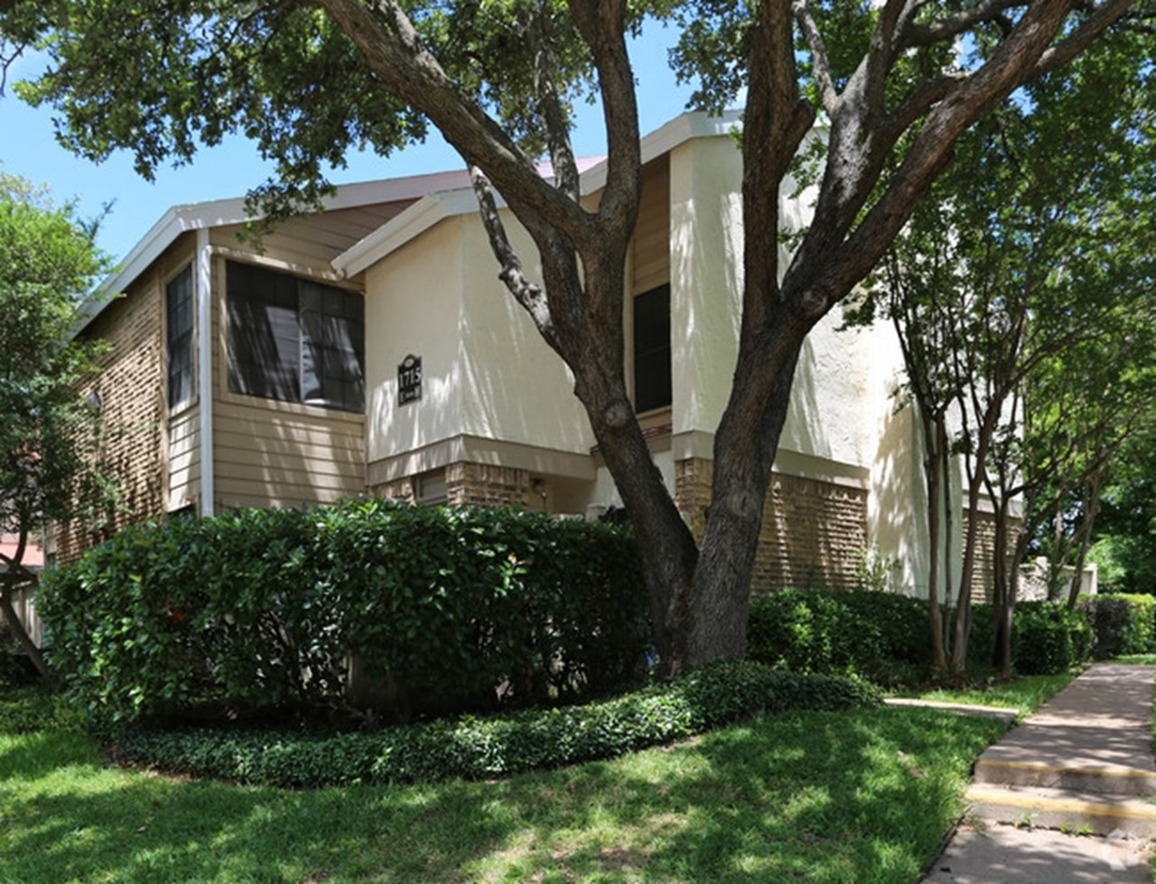 Fielder Crossing Condominiums - Exterior - Photo 4 of 28