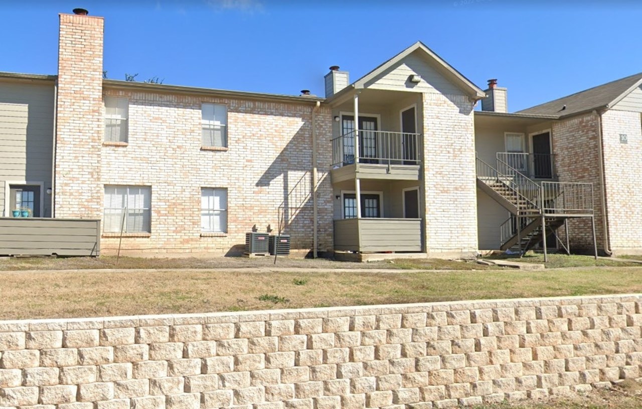 Peaks at Universal City - Universal City, TX - Photo 1 of 3