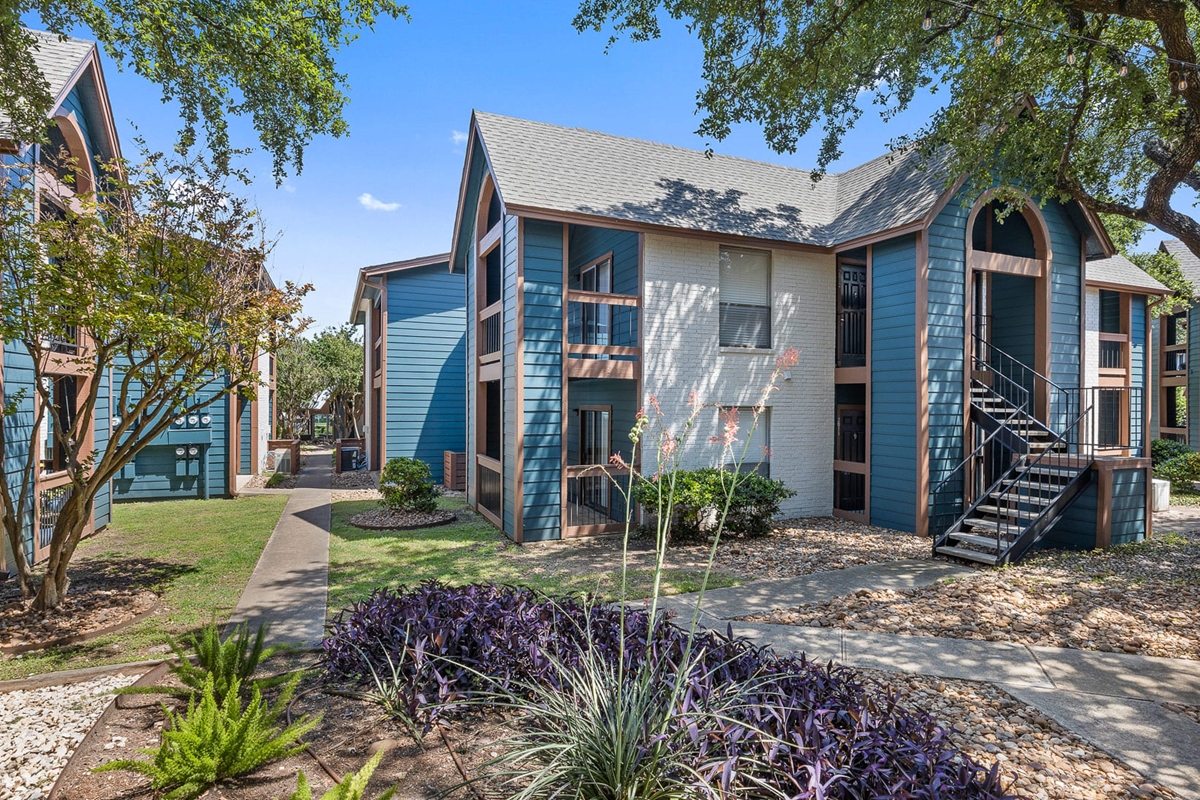 Hill at Woodway San Antonio 971+ for 1 & 2 Bed Apts