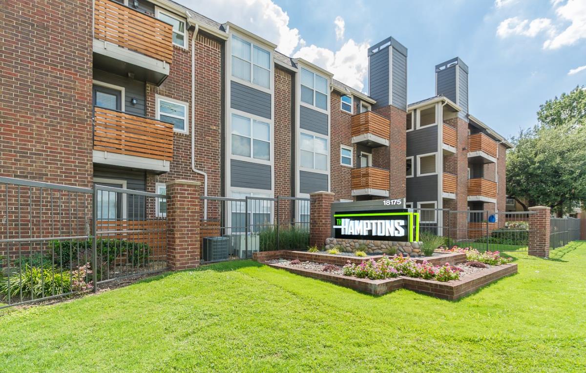 Hamptons Apartments Dallas 924+ for 1 & 2 Bed Apts