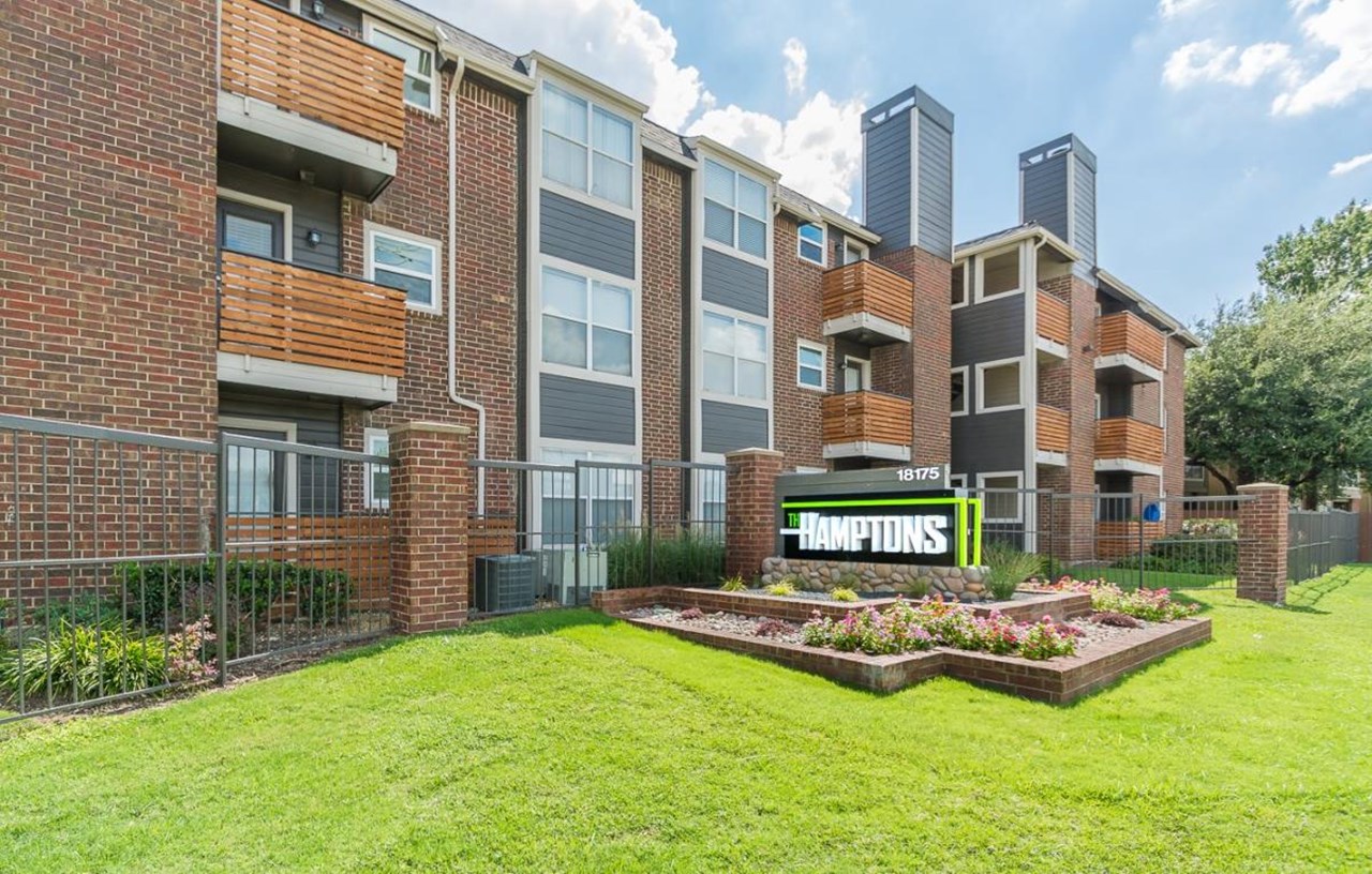 Hamptons - Dallas, TX - Photo 1 of 15