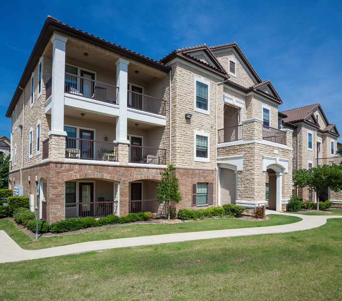 Avington Park at Fossil Creek I & II Apartment