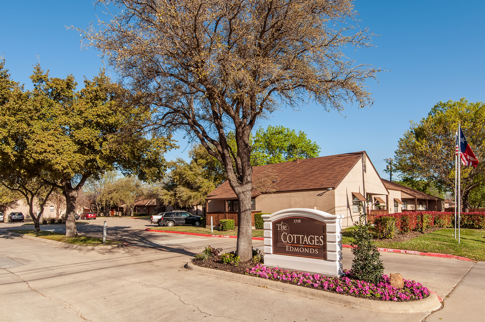 Cottages on Edmonds Lewisville 1125+ for 1 & 2 Beds