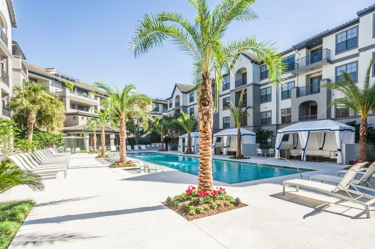 Portico Kirby Apartment