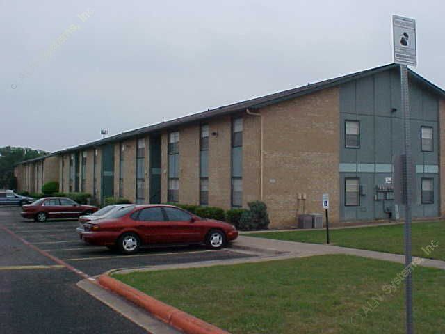 Candlelight Park Apartment