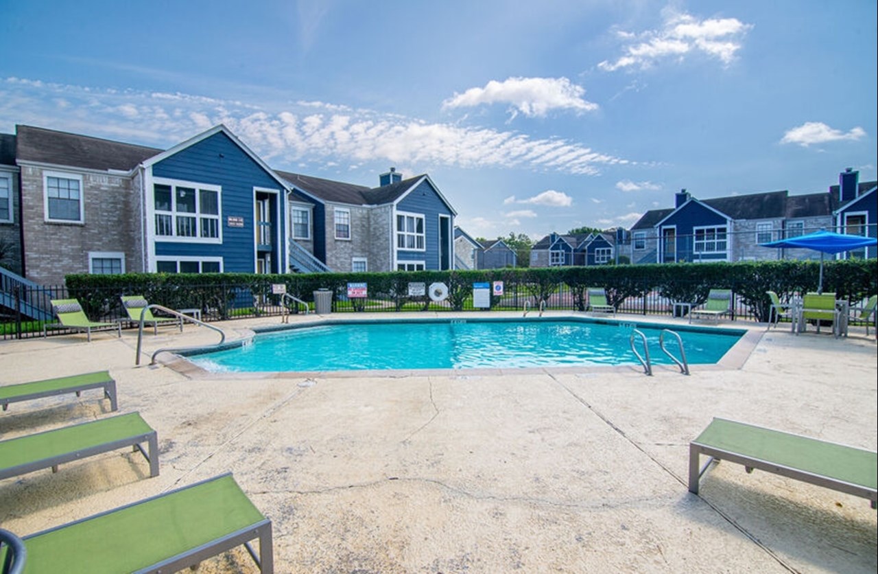 Huntcliff - League City, TX - Photo 1 of 18