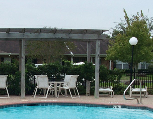 Lake Haven Apartment Homes - Pool - Photo 3 of 9