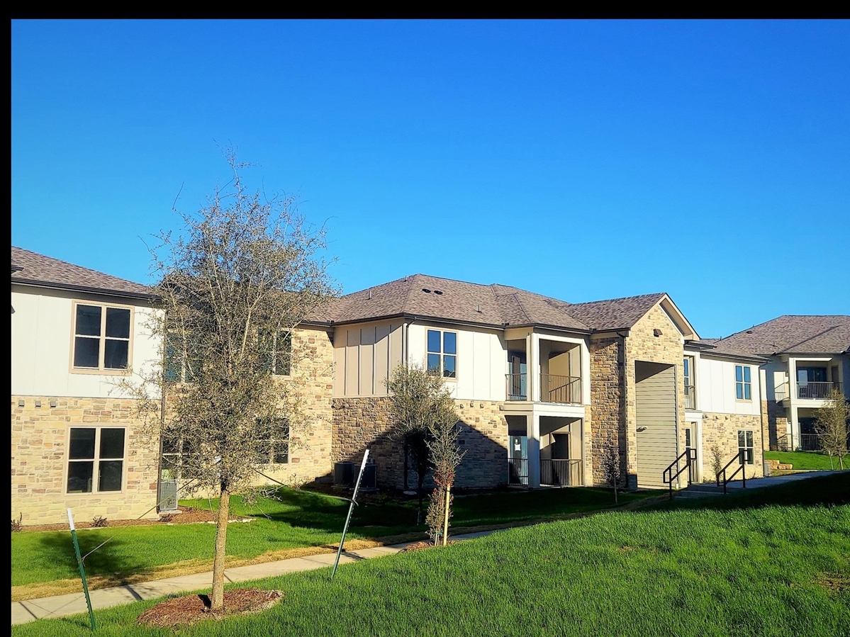 Lakeside Villas Midlothian 1199+ for 1, 2 & 3 Bed Apts