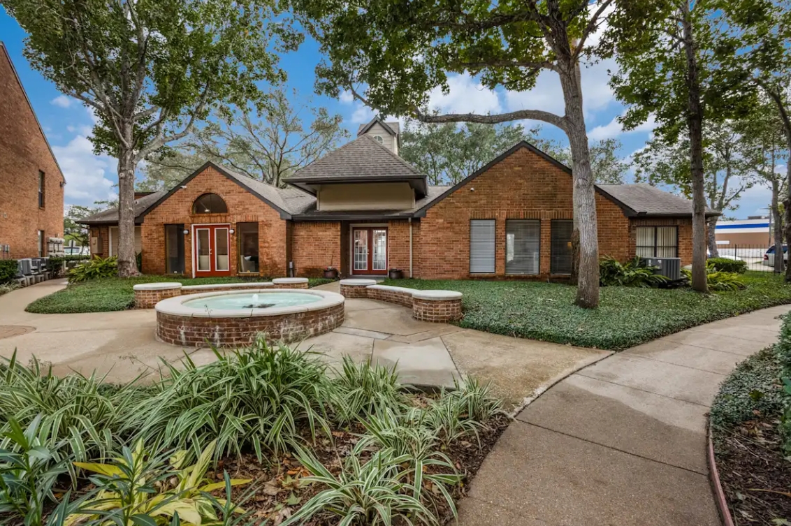 Veridian at Clear Lake - Office Exterior - Photo 4 of 24
