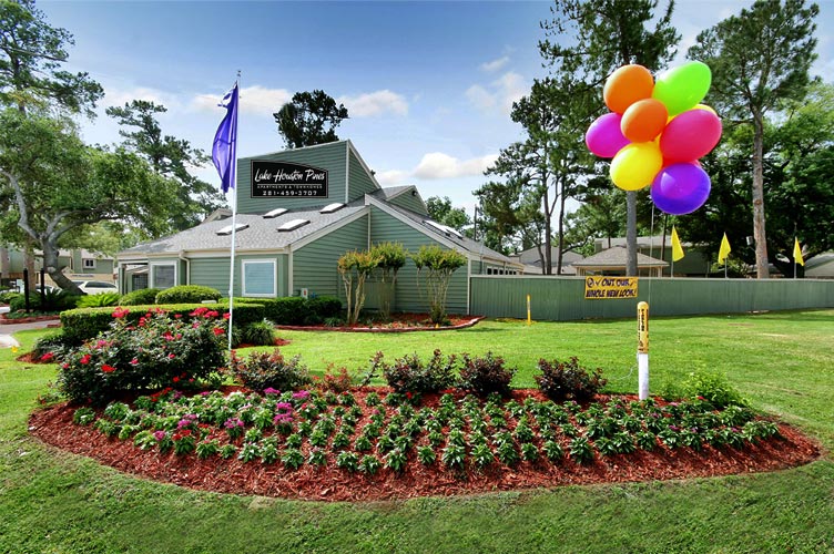 Lake Houston Pines 895+ for 1, 2, 3 & 4 Bed Apts