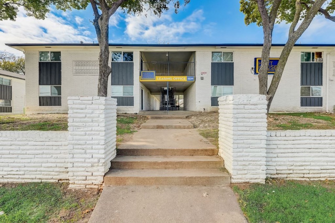 Hart House - Dallas, TX - Photo 1 of 4