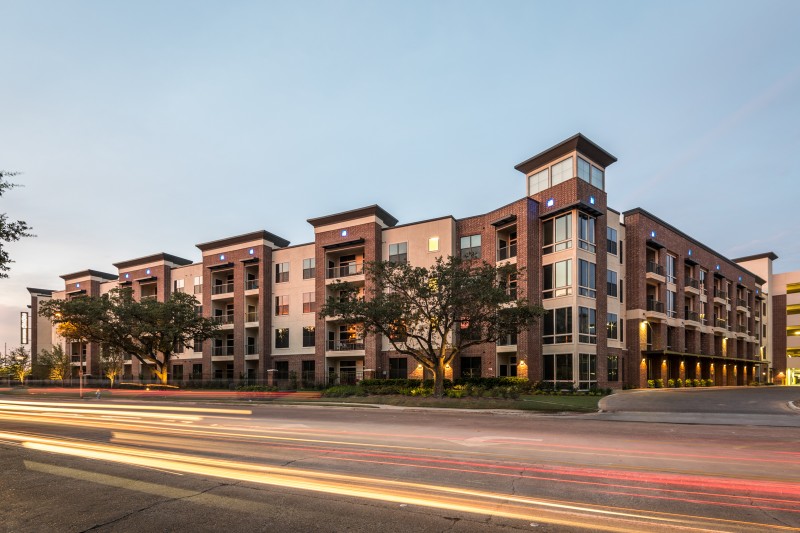 2626 Fountain View Apartment