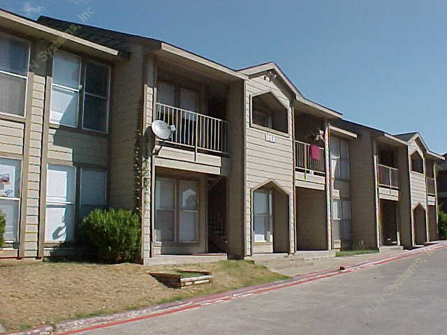 Oakland Oaks Apartment