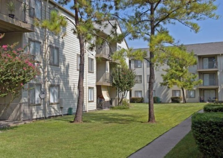 Woodtrail Apartments Houston 785+ for 1 & 2 Bed Apts