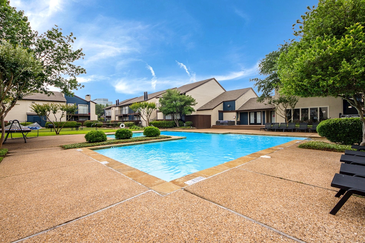 Windridge on the Parkway - Pool - Photo 4 of 34