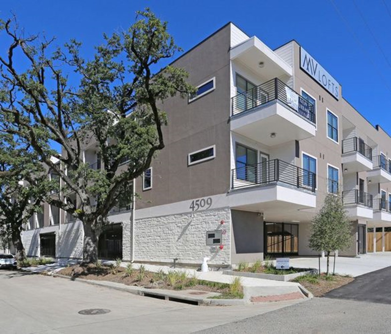 Mt. Vernon Montrose Lofts - Houston, TX - Photo 1 of 3