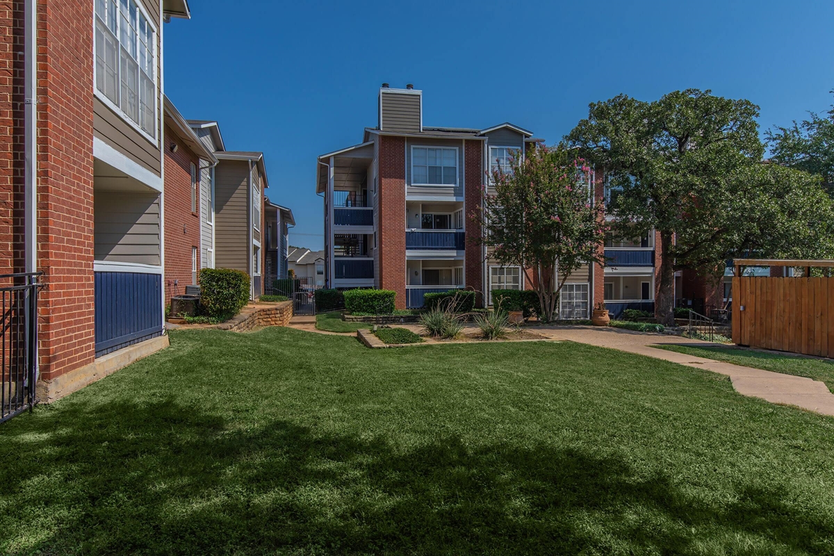 Irving Park - Exterior - Photo 5 of 49