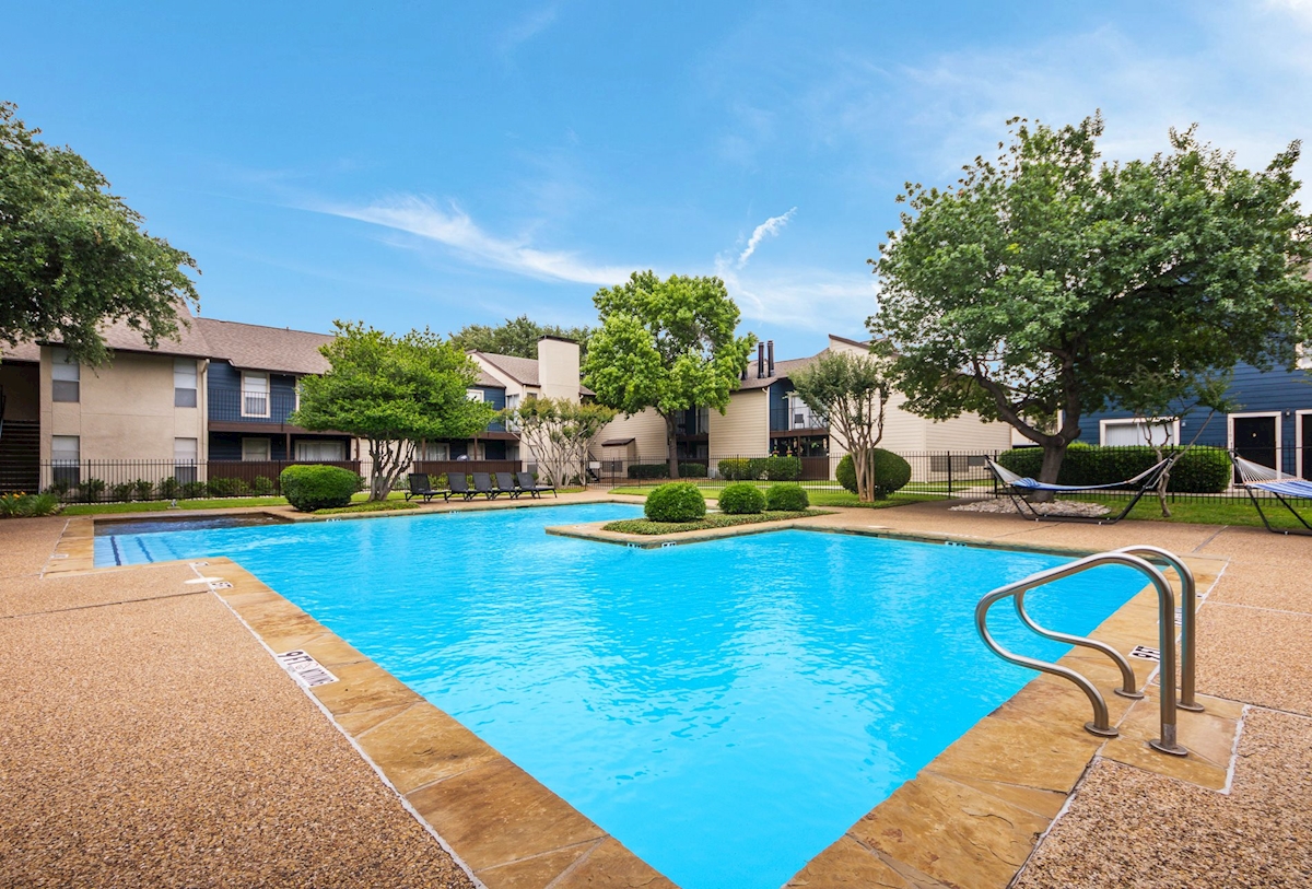 Windridge on the Parkway - Pool - Photo 6 of 34