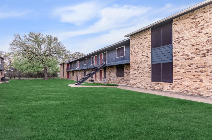 Enclave on Pioneer - Exterior - Photo 3 of 14