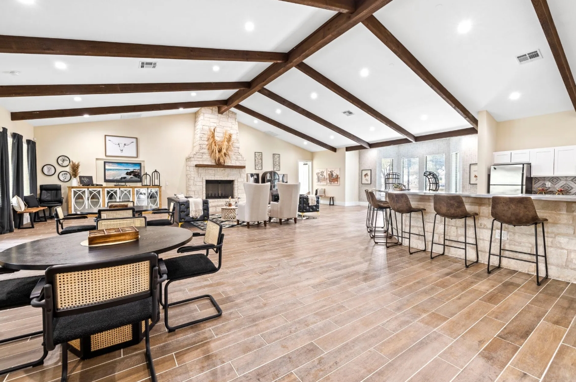 Legend Premier - Clubhouse - Photo 6 of 24