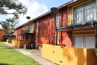 Pines at Leonora Park - Exterior - Photo 3 of 17