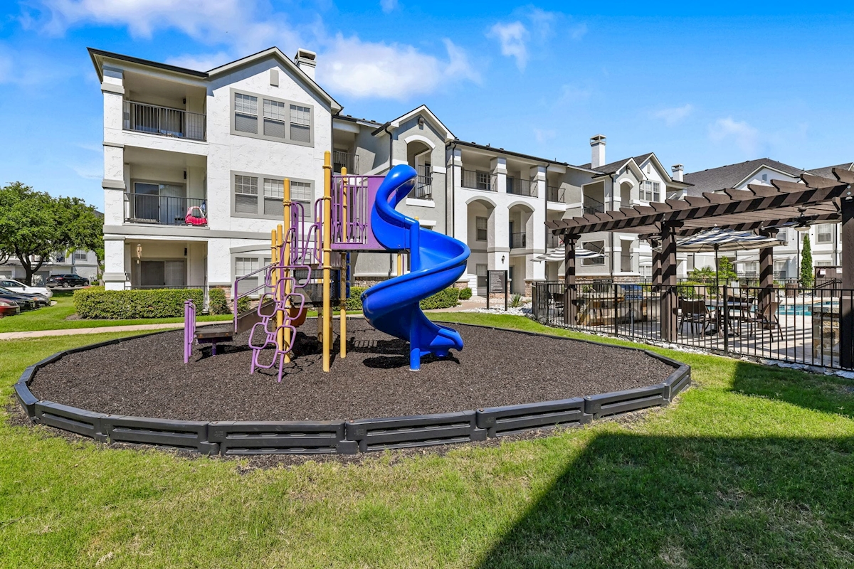 Cortland One Twenty One - Playground - Photo 5 of 25